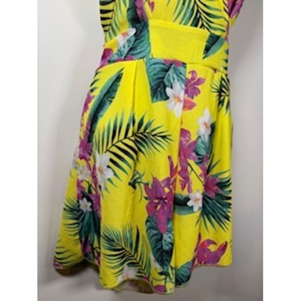 NEW PrettyLittleThing Floral Romper Size 6 Yellow Ruffle Cutout Tie Back Beach - Picture 2 of 7